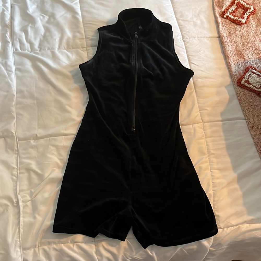 Skims Velour Short Onsie - Onyx (Black)